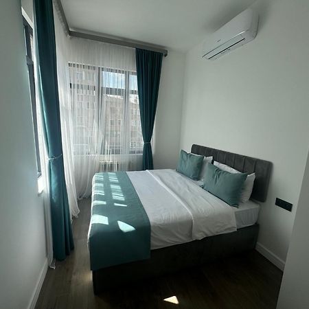 Luxe Apartment In Center 耶烈万 外观 照片