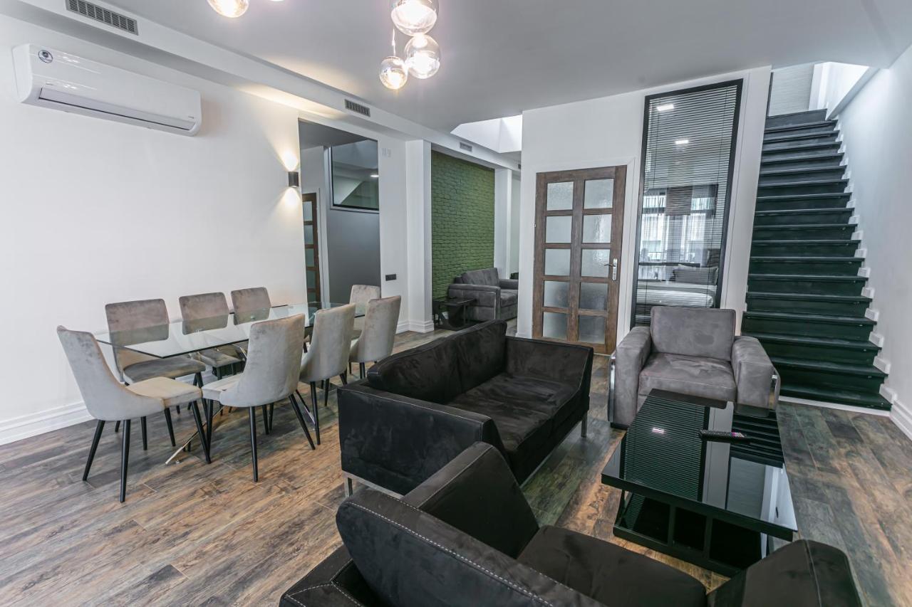 Luxe Apartment In Center 耶烈万 外观 照片