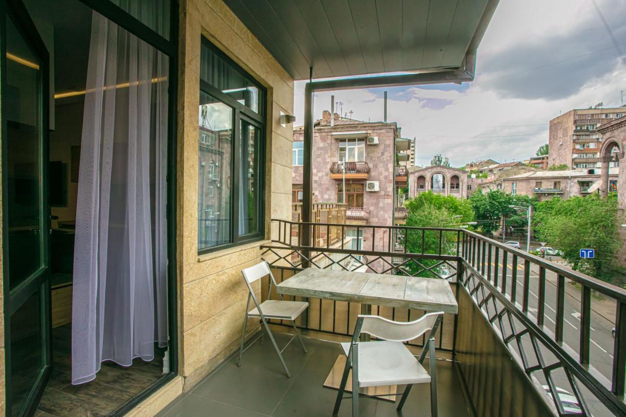 Luxe Apartment In Center 耶烈万 外观 照片