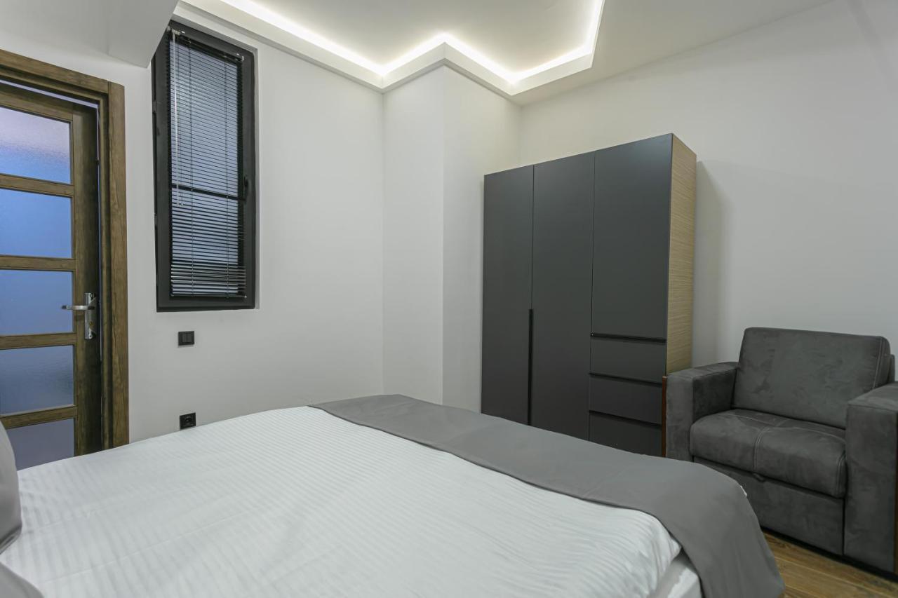 Luxe Apartment In Center 耶烈万 外观 照片