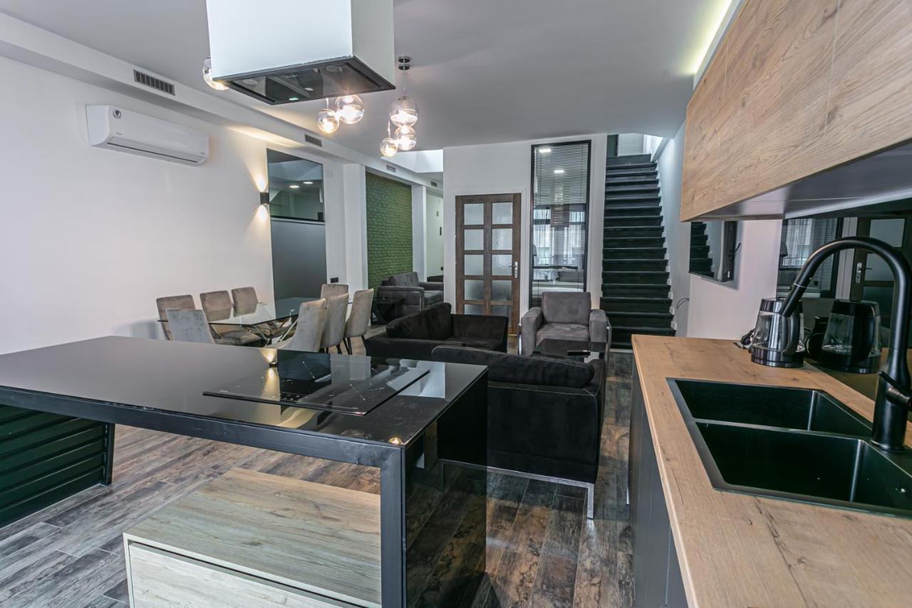 Luxe Apartment In Center 耶烈万 外观 照片