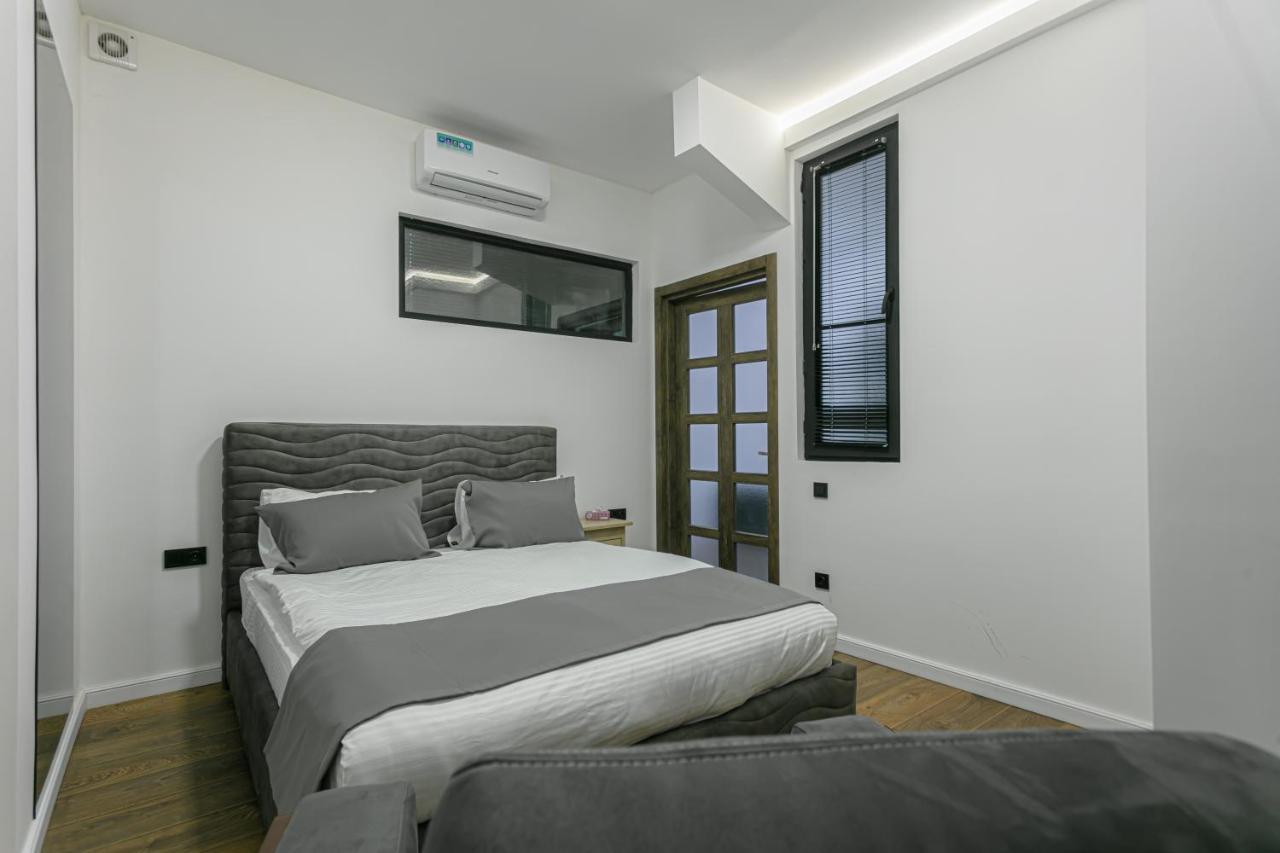 Luxe Apartment In Center 耶烈万 外观 照片