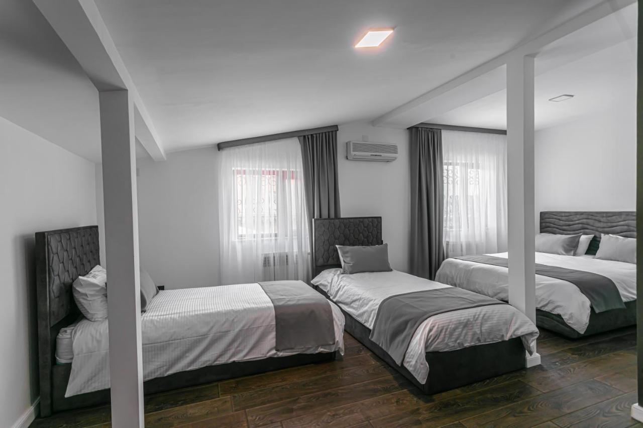 Luxe Apartment In Center 耶烈万 外观 照片