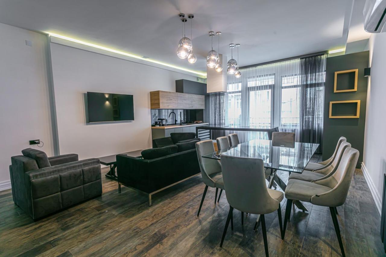 Luxe Apartment In Center 耶烈万 外观 照片