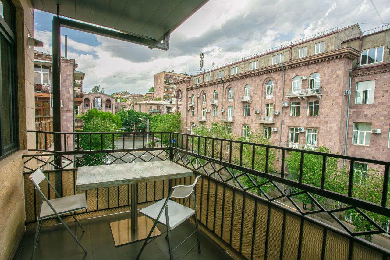 Luxe Apartment In Center 耶烈万 外观 照片