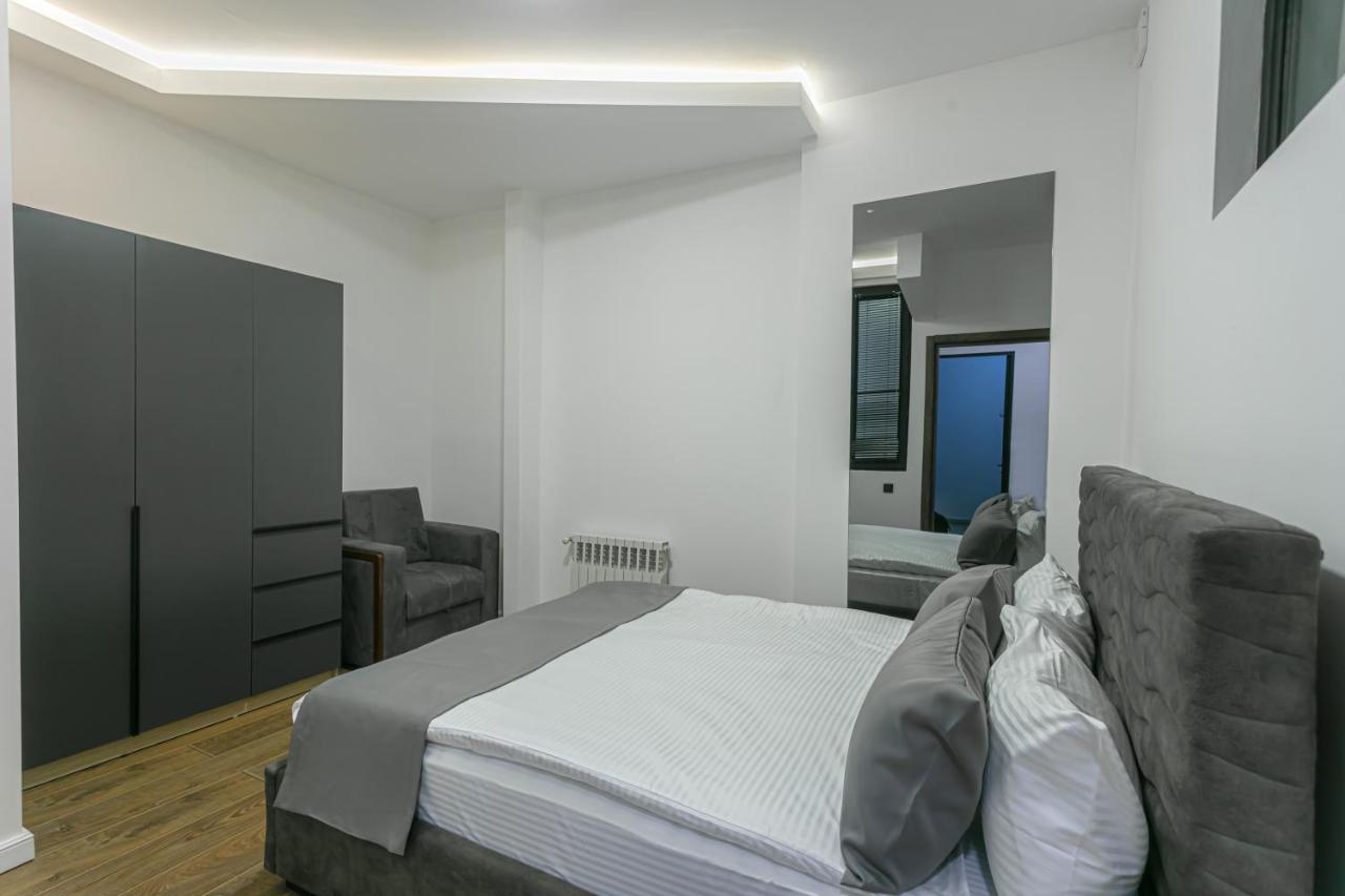 Luxe Apartment In Center 耶烈万 外观 照片