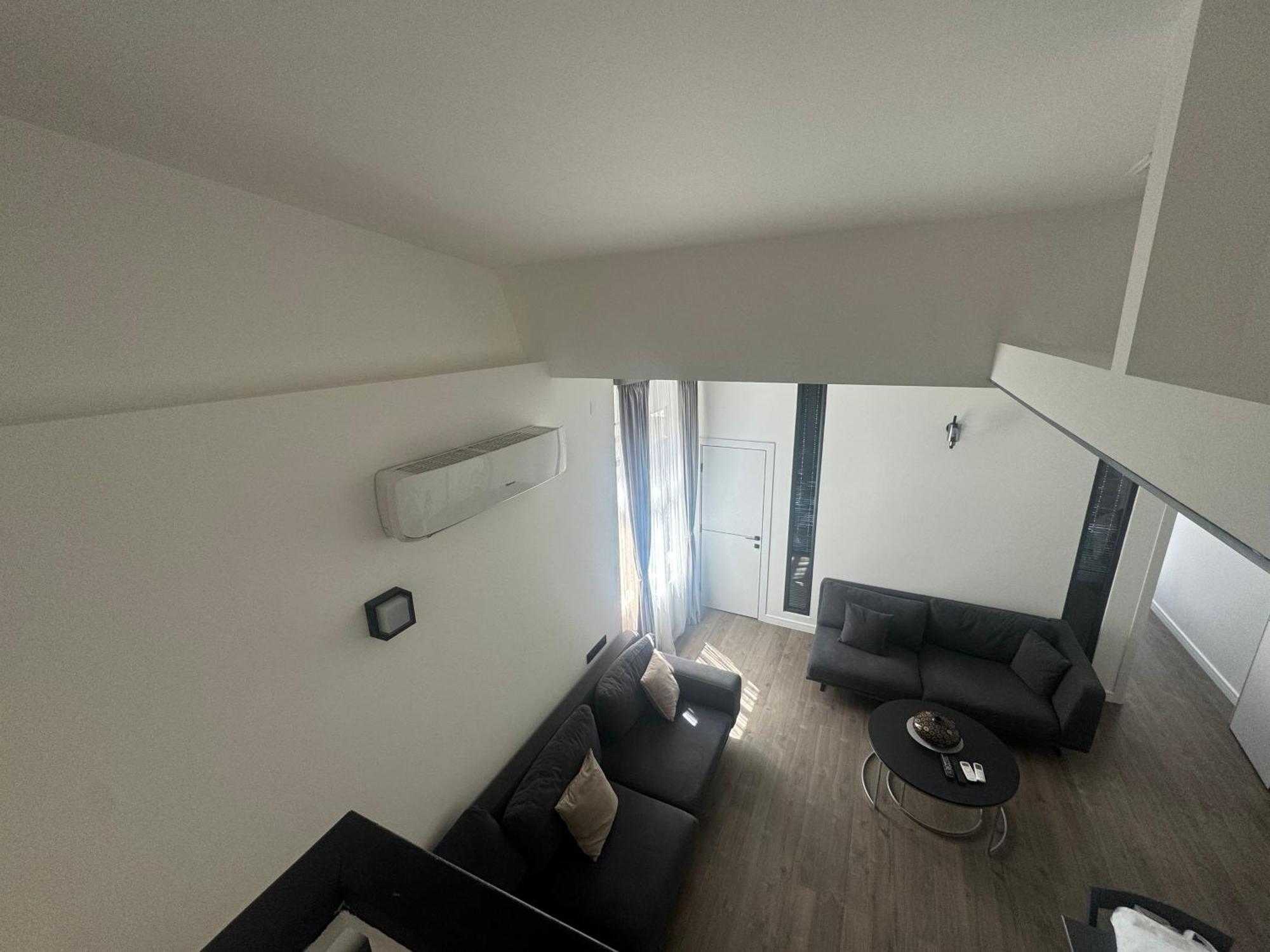 Luxe Apartment In Center 耶烈万 外观 照片