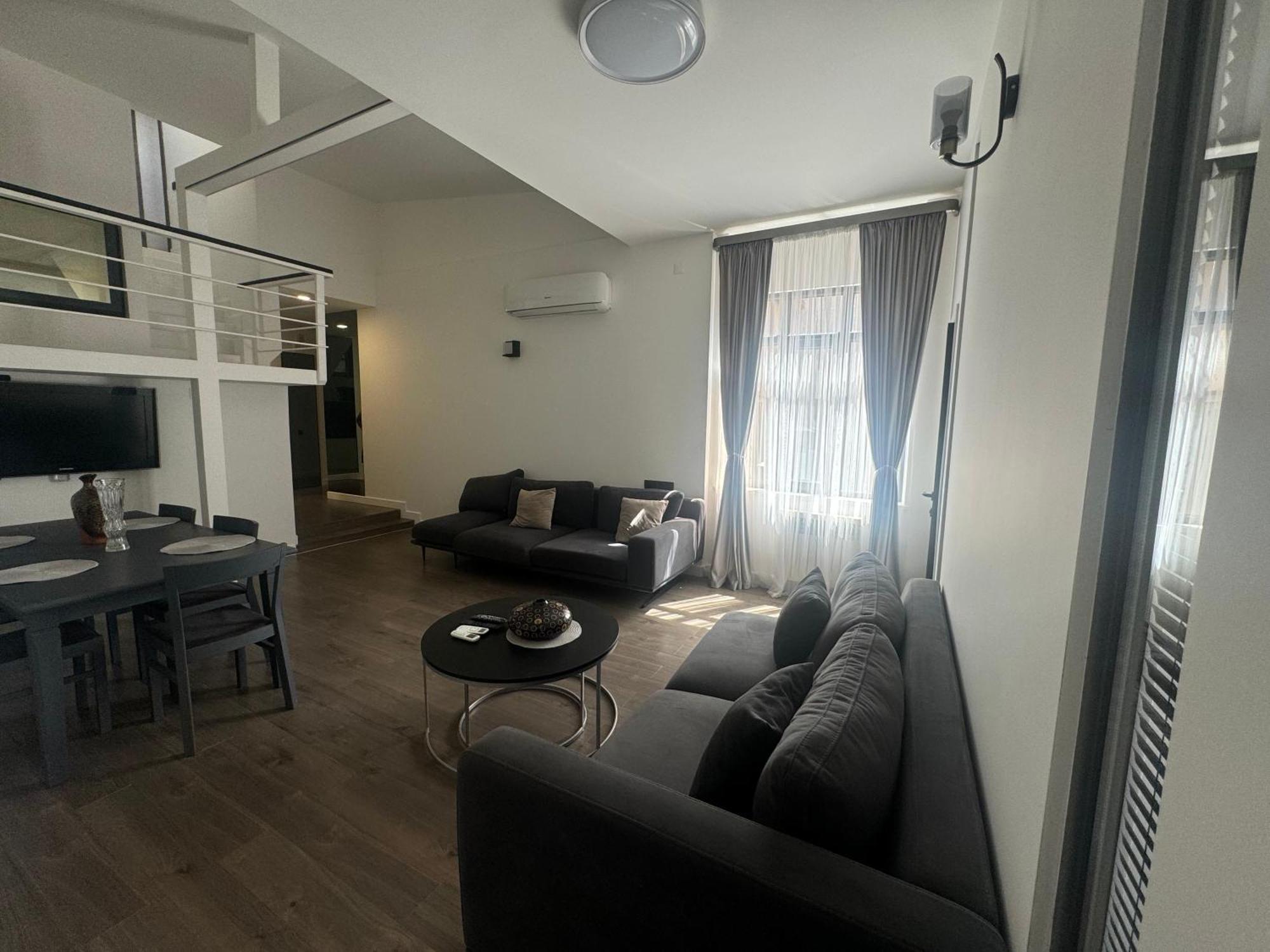 Luxe Apartment In Center 耶烈万 外观 照片