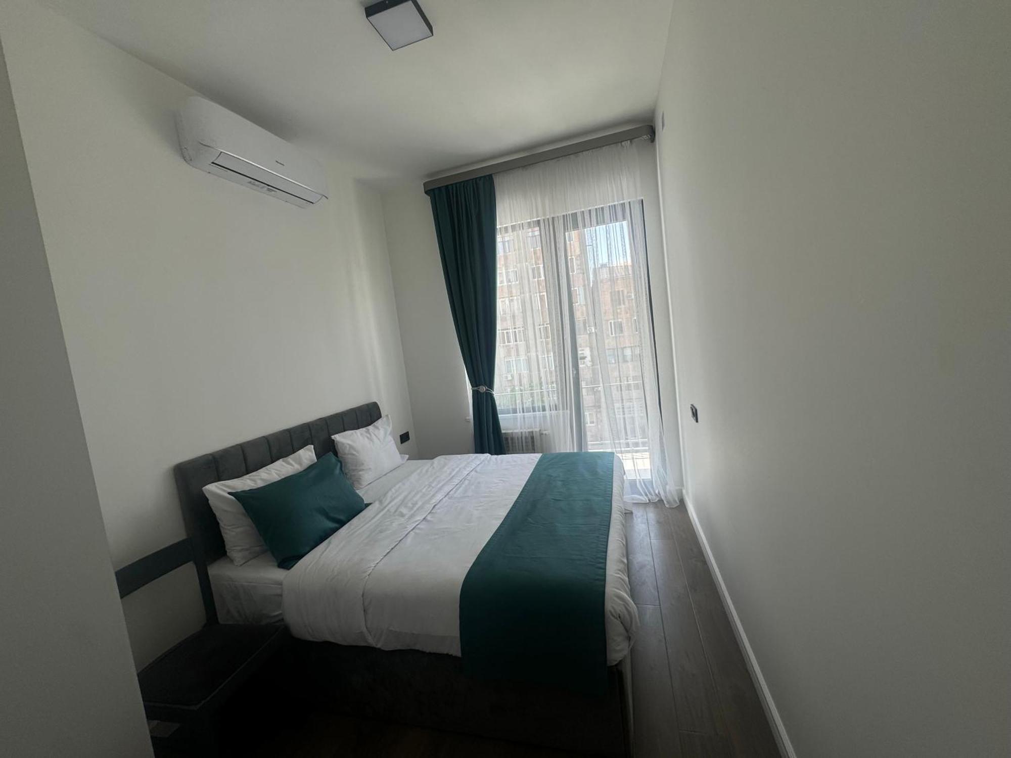 Luxe Apartment In Center 耶烈万 外观 照片