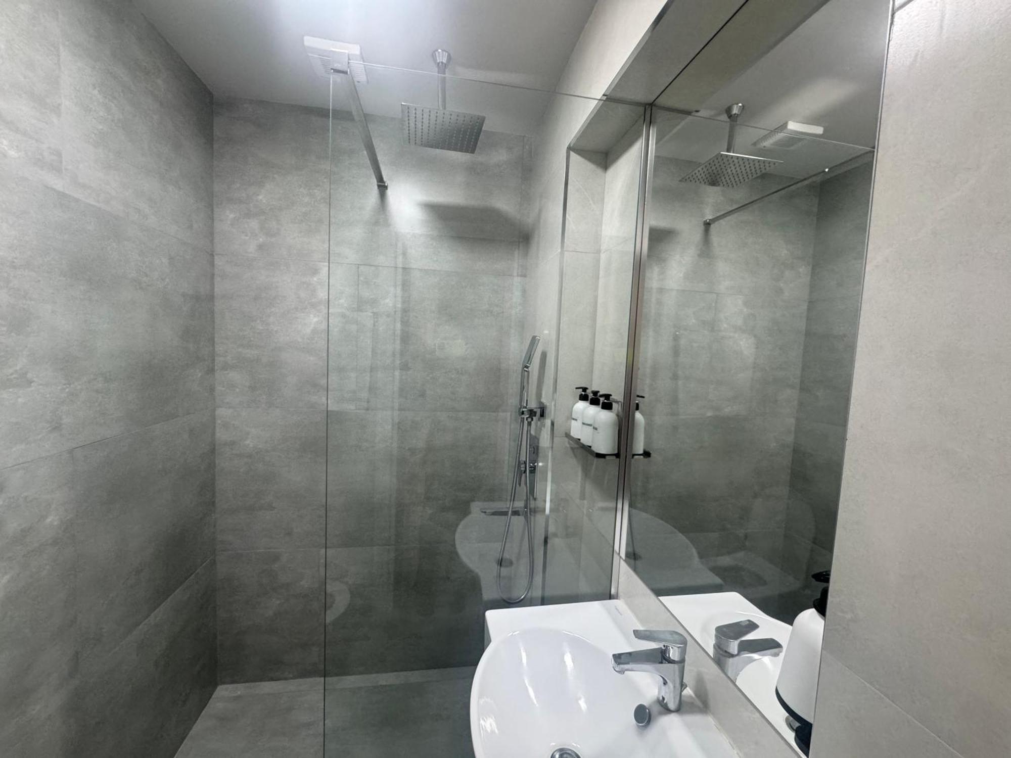 Luxe Apartment In Center 耶烈万 外观 照片