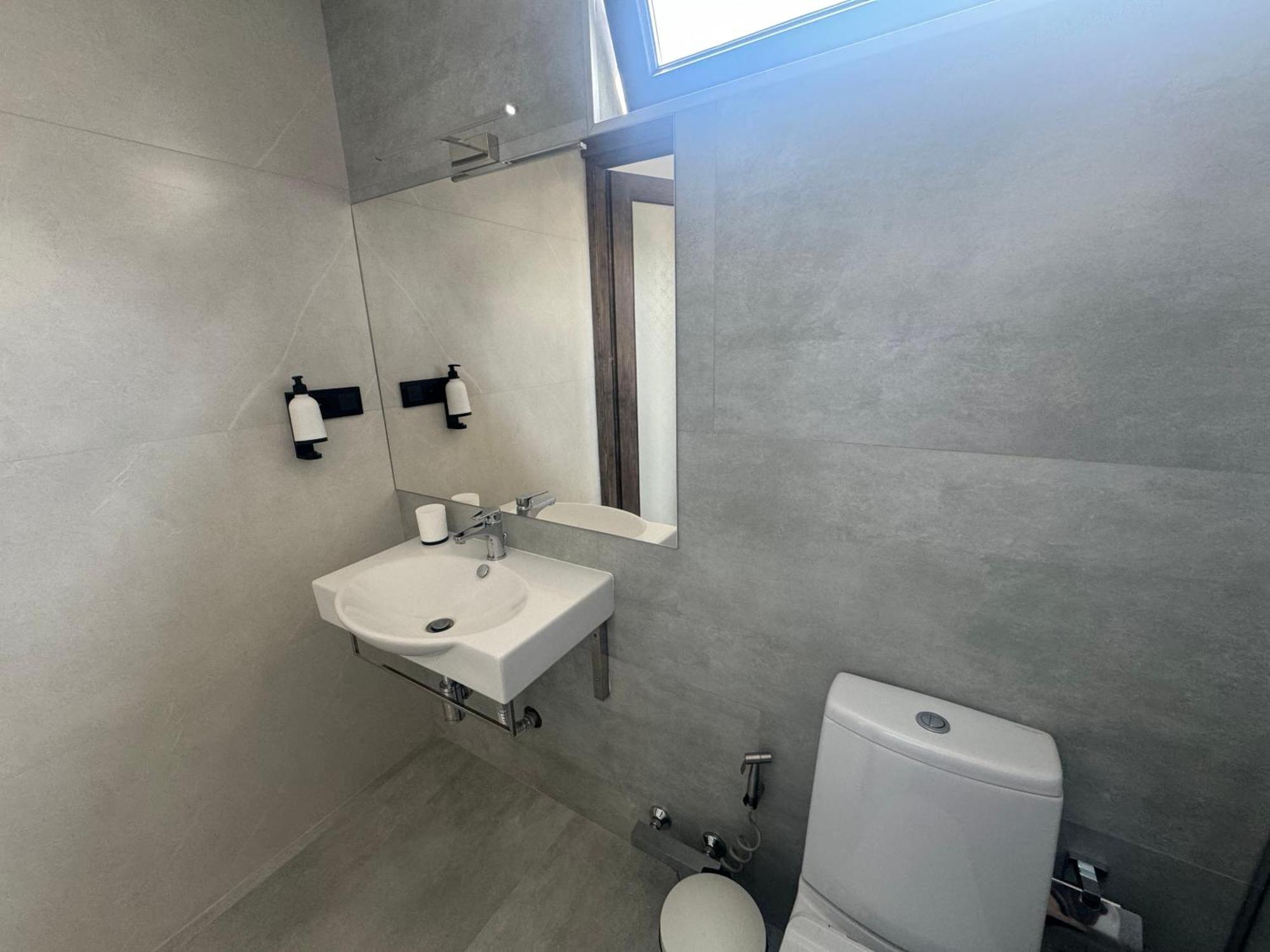 Luxe Apartment In Center 耶烈万 外观 照片