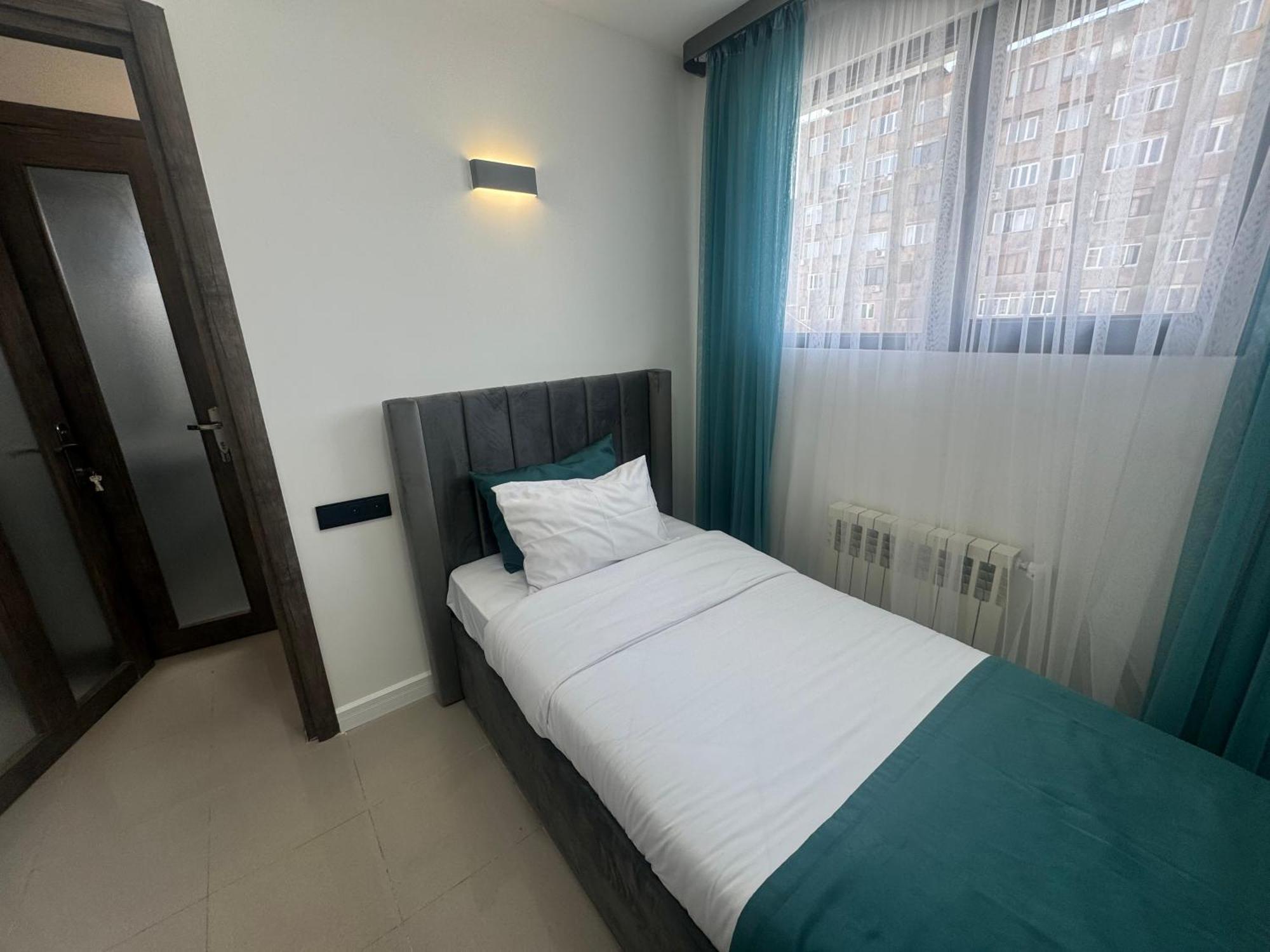 Luxe Apartment In Center 耶烈万 外观 照片